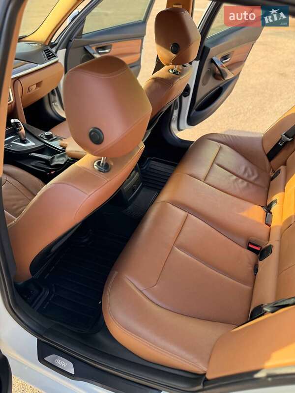 Седан BMW 3 Series 2012 в Коростене