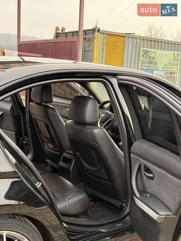 Седан BMW 3 Series 2011 в Чернівцях