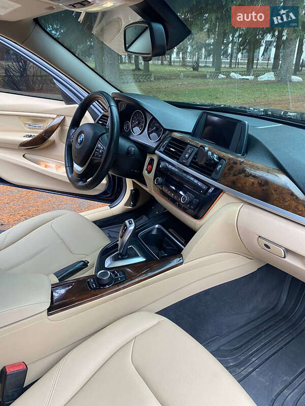 Седан BMW 3 Series 2015 в Умані