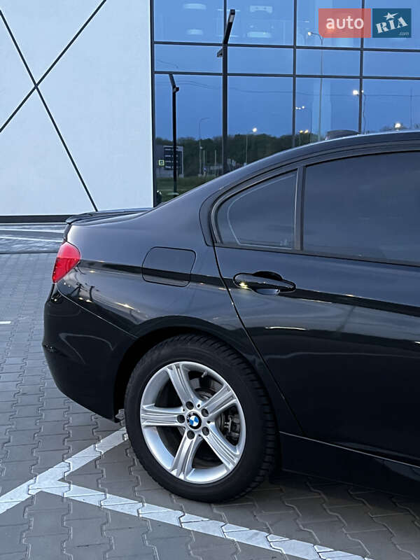 Седан BMW 3 Series 2015 в Луцьку