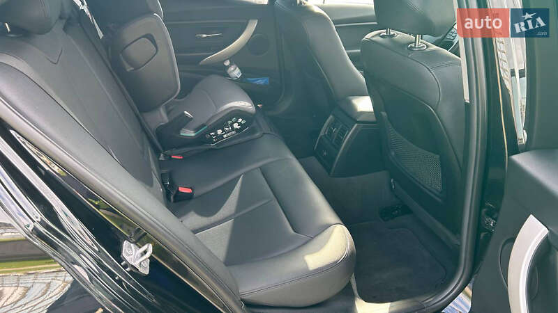 Седан BMW 3 Series 2018 в Львові