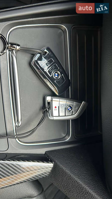 Седан BMW 3 Series 2018 в Львові