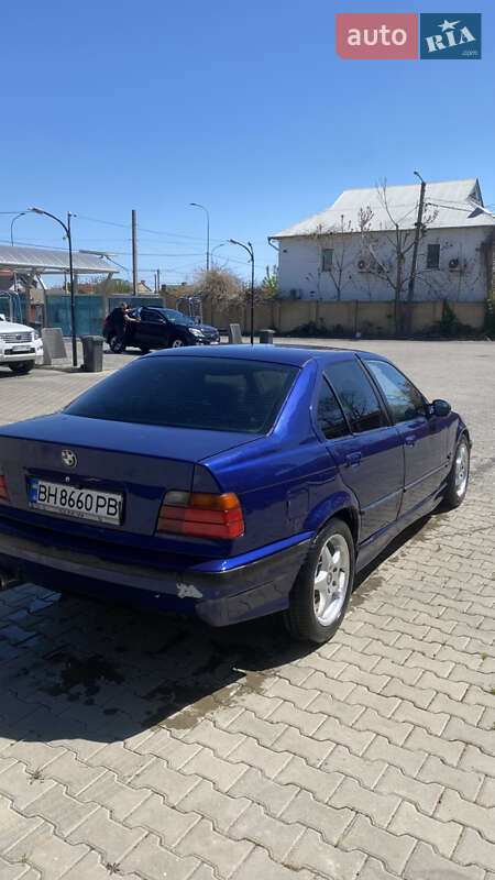 Седан BMW 3 Series 1992 в Одессе