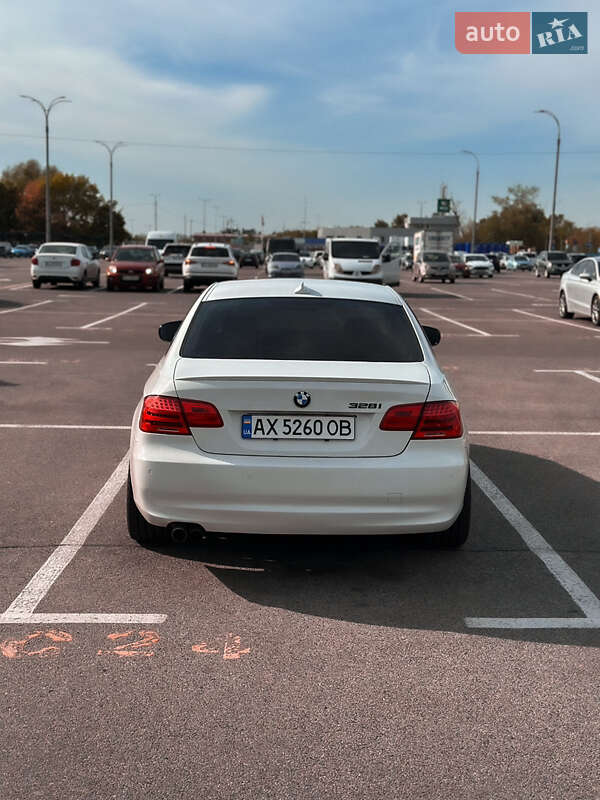 Купе BMW 3 Series 2010 в Киеве фото 12 Купе BMW 3 Series 2010 в Киеве