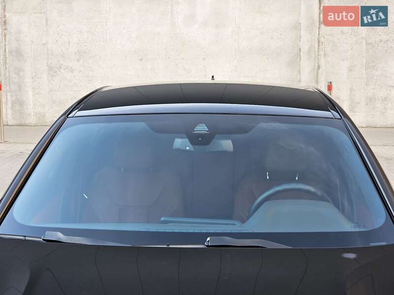 Седан BMW 3 Series 2022 в Киеве
