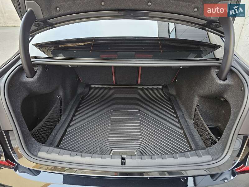 Седан BMW 3 Series 2022 в Киеве