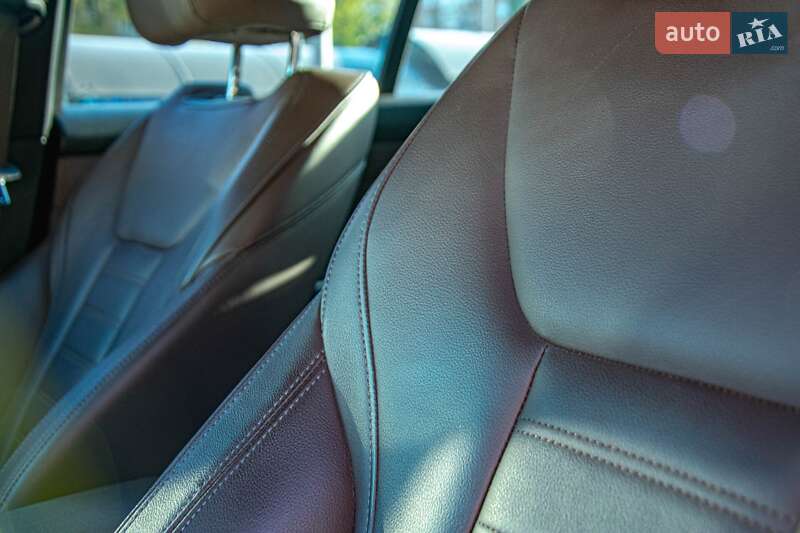 Седан BMW 3 Series 2019 в Киеве