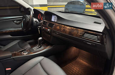 Седан BMW 3 Series 2011 в 