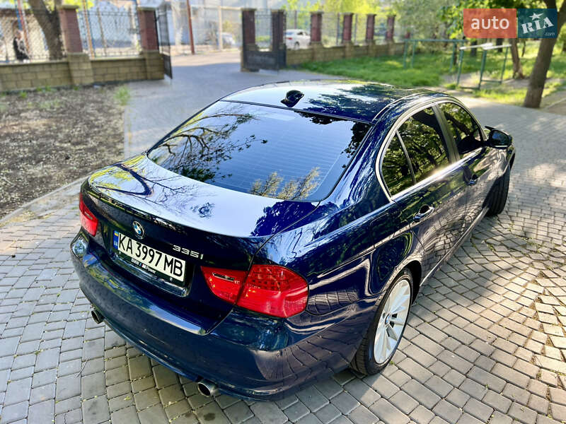 Седан BMW 3 Series 2010 в Одесі