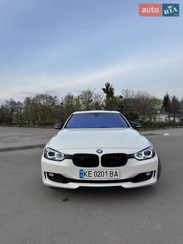 Седан BMW 3 Series 2013 в Новомосковске