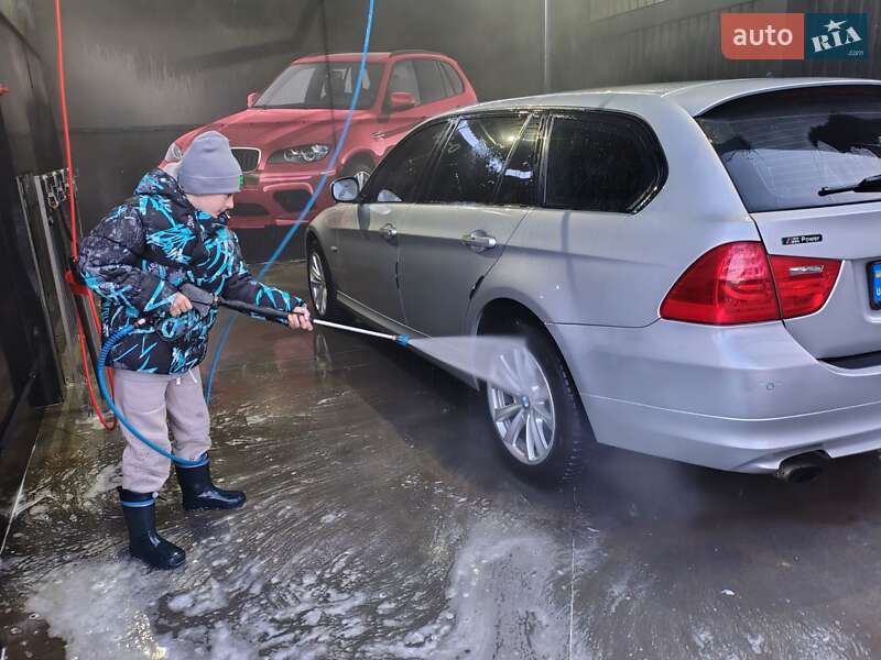 Универсал BMW 3 Series 2011 в Межгорье