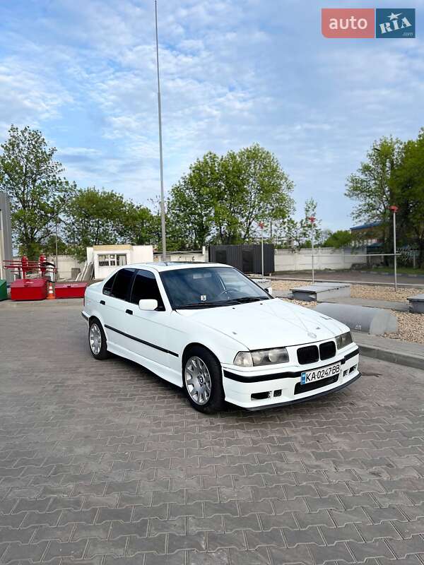 Седан BMW 3 Series 1990 в Одессе