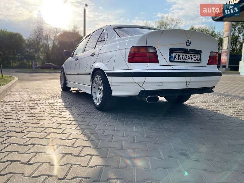 Седан BMW 3 Series 1990 в Одессе