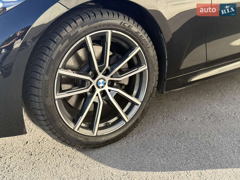 Седан BMW 3 Series 2019 в Львові
