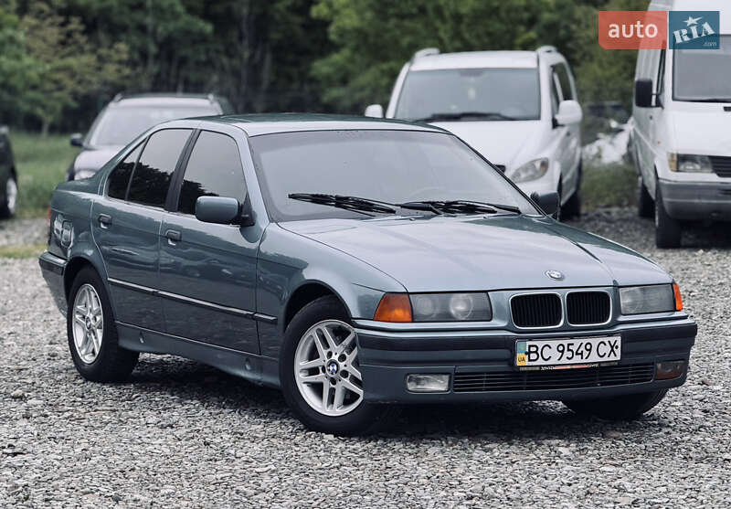 Седан BMW 3 Series 1993 в 