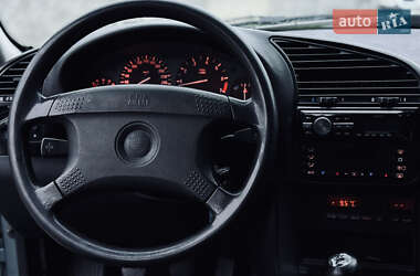 Седан BMW 3 Series 1993 в 