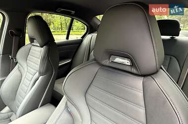 Седан BMW 3 Series 2025 в 