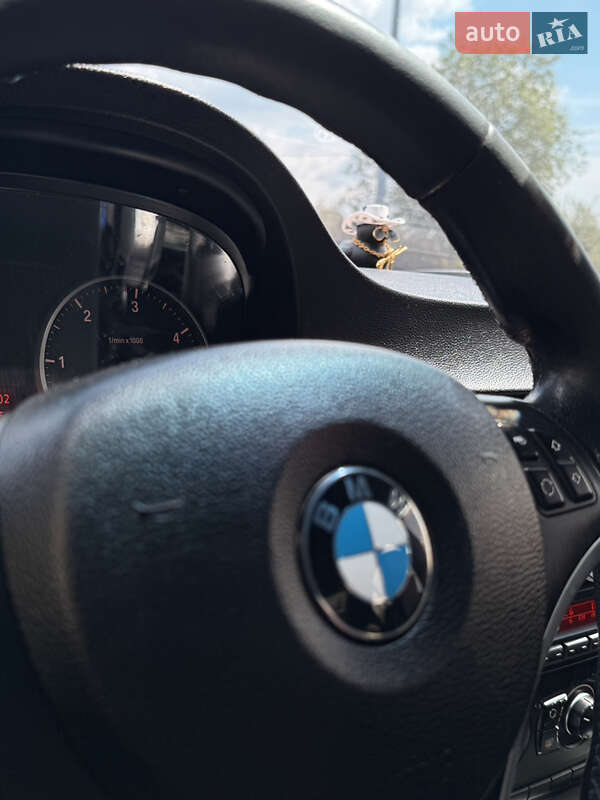 Седан BMW 3 Series 2011 в Чернівцях