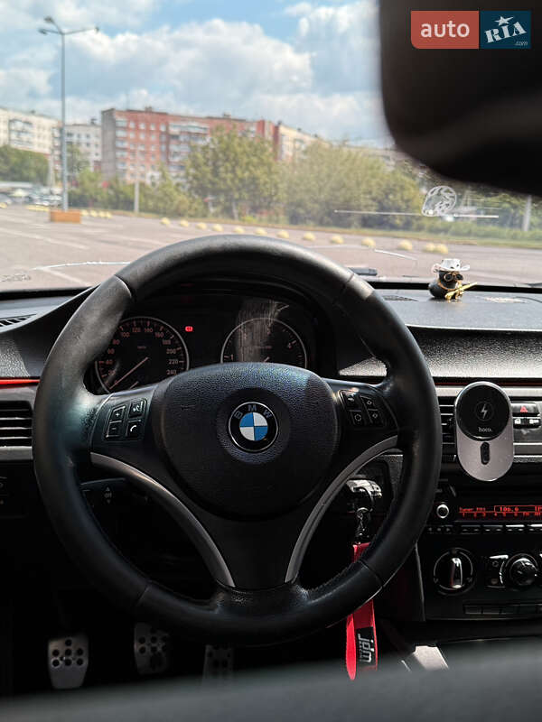 Седан BMW 3 Series 2011 в Чернівцях
