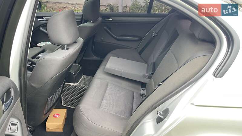 Седан BMW 3 Series 2003 в Богодухове