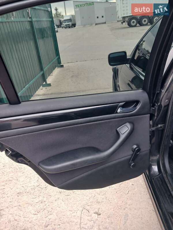 Седан BMW 3 Series 2001 в Каневі