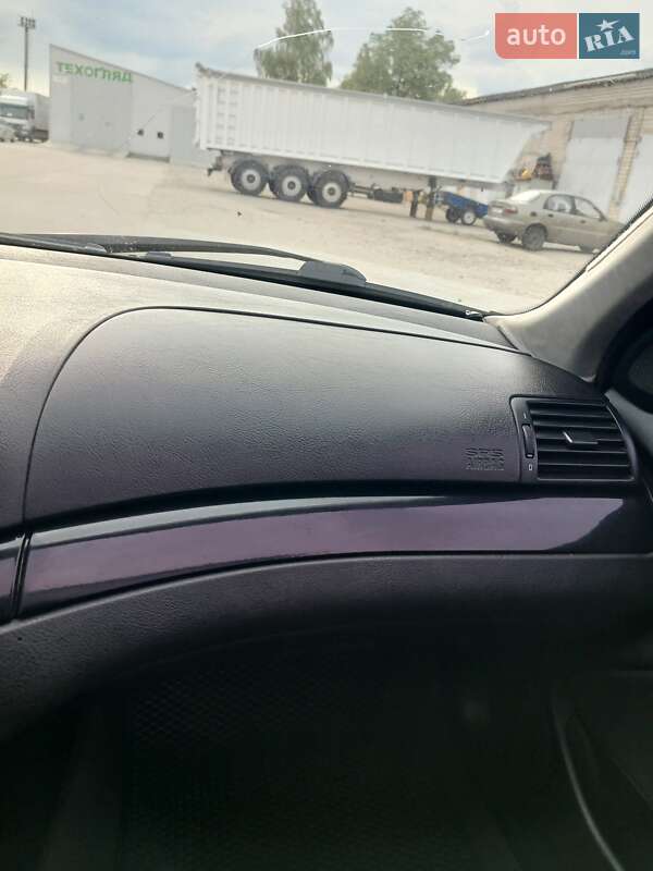 Седан BMW 3 Series 2001 в Каневі