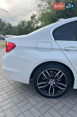 Седан BMW 3 Series 2015 в 