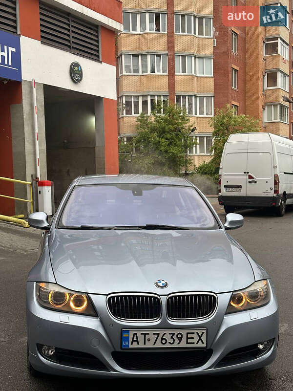 Седан BMW 3 Series 2010 в 