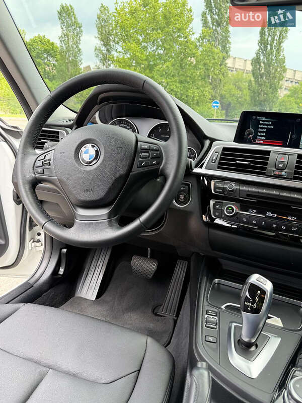 Седан BMW 3 Series 2016 в Чернигове