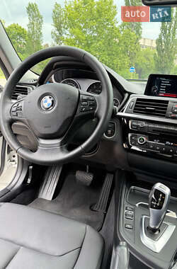 Седан BMW 3 Series 2016 в 