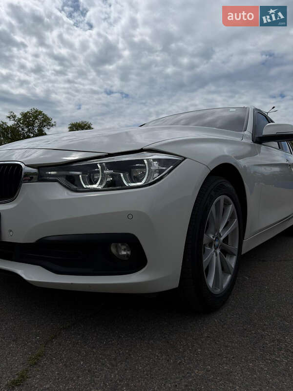 Седан BMW 3 Series 2016 в Чернигове