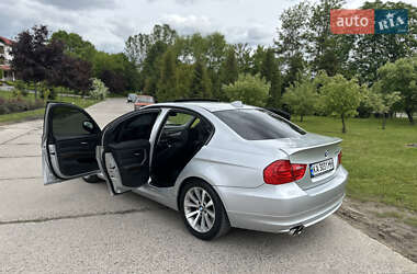Седан BMW 3 Series 2010 в 