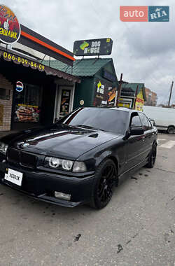 Седан BMW 3 Series 1991 в Киеве