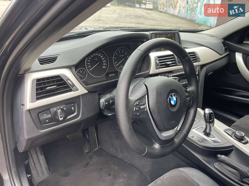 Седан BMW 3 Series 2015 в Киеве