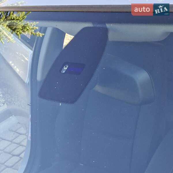 Седан BMW 3 Series 2011 в Сваляві