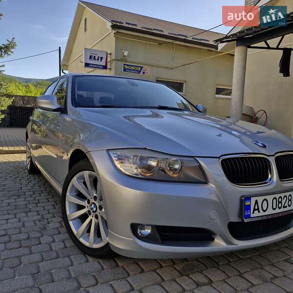 Седан BMW 3 Series 2011 в Сваляві
