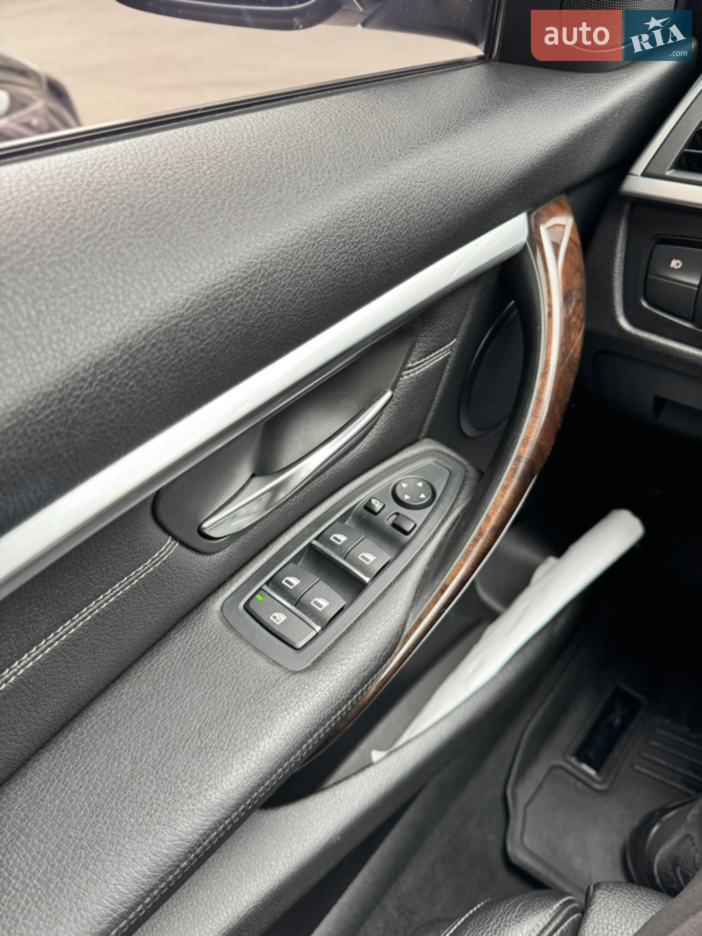 BMW 3 Series 2016 VIN WBA8E3G58GNT80500 фото оголошення 14 з 35