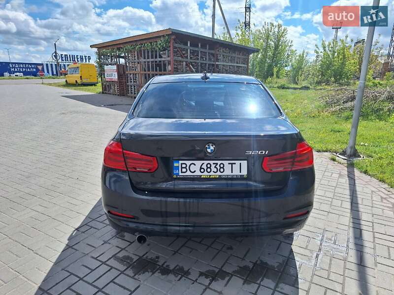 Седан BMW 3 Series 2016 в Нововолынске