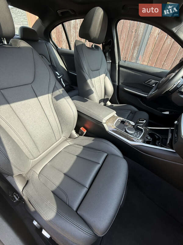 Седан BMW 3 Series 2020 в Львові