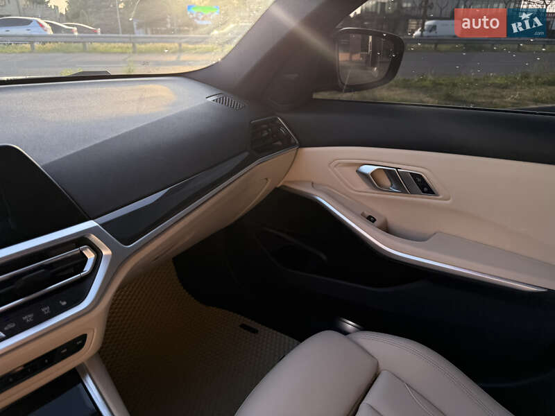 Седан BMW 3 Series 2019 в Дніпрі