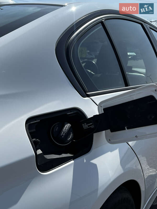 Седан BMW 3 Series 2013 в Ровно