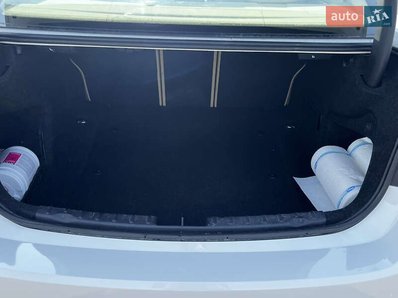 Седан BMW 3 Series 2013 в Ровно