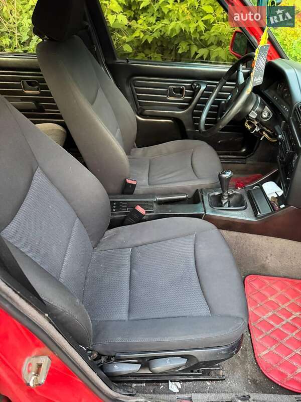 Седан BMW 3 Series 1984 в Киеве