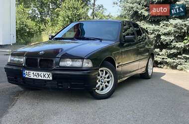 Седан BMW 3 Series 1992 в Днепре