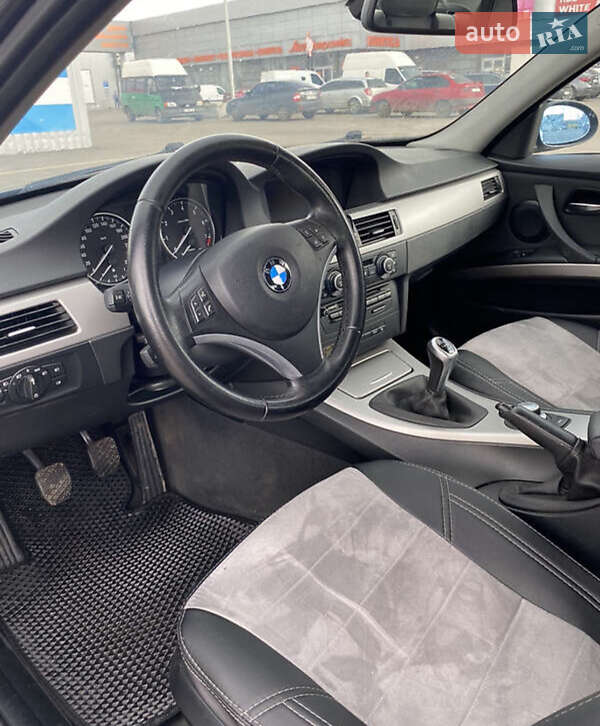 Седан BMW 3 Series 2008 в Чутовому