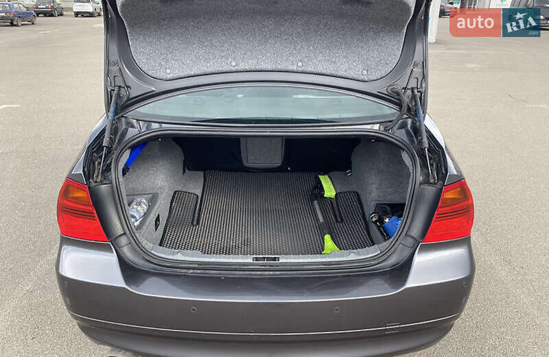 Седан BMW 3 Series 2008 в Чутовому