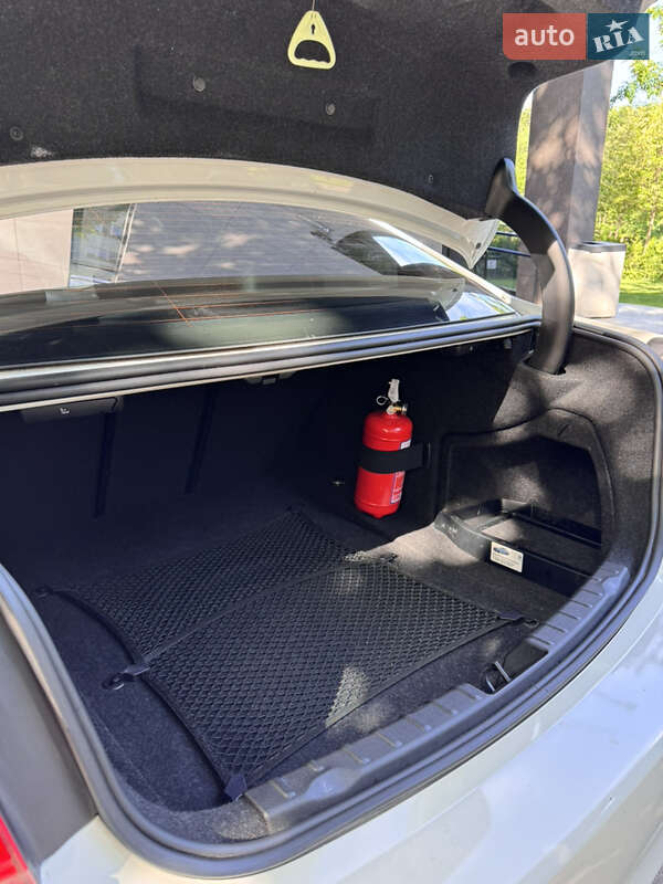 Седан BMW 3 Series 2016 в Киеве