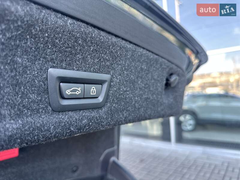 Седан BMW 3 Series 2022 в Києві