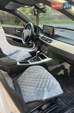 Седан BMW 3 Series 2011 в 