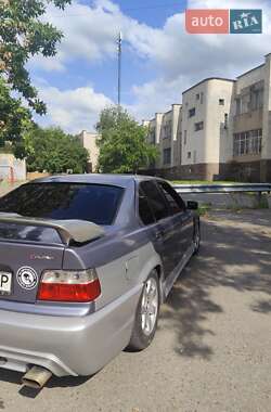 Седан BMW 3 Series 1993 в Первомайске